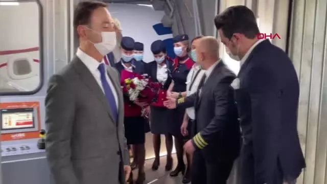 UKRAYNALI TURİST KAFİLESİ ÇİÇEKLERLE KARŞILANDI UKRAYNALI TURİST KAFİLESİ ÇİÇEKLERLE KARŞILANDI