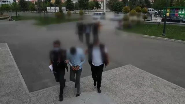 Uyuşturucu ticareti yaptığı iddia edilen kişi tutuklandı Uyuşturucu ticareti yaptığı iddia edilen kişi tutuklandı