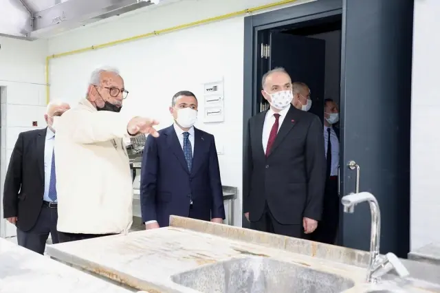 Vali Atay ve Başkan Özlü Düzce Kasrını inceledi Vali Atay ve Başkan Özlü Düzce Kasrını inceledi