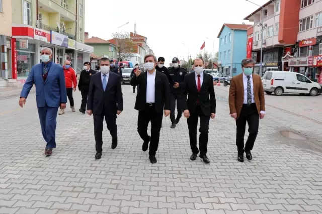 Vali Aydoğdu sahaya inip sokak sokak cadde cadde denetim yaptı Vali Aydoğdu sahaya inip sokak sokak cadde cadde denetim yaptı