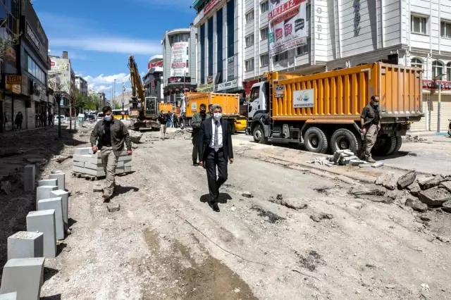 Van Valisi Bilmez, cadde çalışmalarını inceledi Van Valisi Bilmez, cadde çalışmalarını inceledi