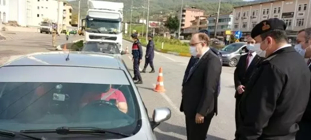 Vali Tutulmaz sürücüleri denetledi Vali Tutulmaz sürücüleri denetledi