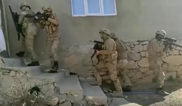 VAN'DA TERÖR OPERASYONU; 1'İ MUHTAR 5 KİŞİYE GÖZALTI VAN'DA TERÖR OPERASYONU; 1'İ MUHTAR 5 KİŞİYE GÖZALTI