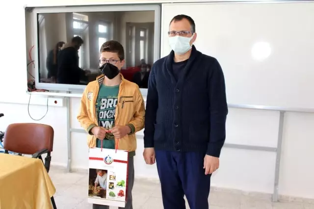 Vefat eden küçük Nida 'Fatihalarla Nida' etkinliği ile anıldı Vefat eden küçük Nida 'Fatihalarla Nida' etkinliği ile anıldı