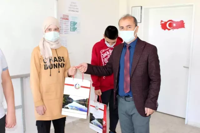 Vefat eden küçük Nida 'Fatihalarla Nida' etkinliği ile anıldı Vefat eden küçük Nida 'Fatihalarla Nida' etkinliği ile anıldı
