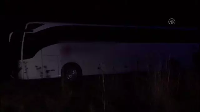 Yolcu otobüsü şarampole düştü: 2 yaralı Yolcu otobüsü şarampole düştü: 2 yaralı