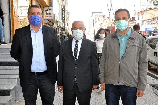 Yüksekova'da sınır kapısı sevinci Yüksekova'da sınır kapısı sevinci
