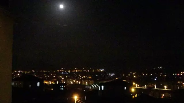Yüksekova'da 17 günlük tam kısıtlama başladı, sokaklar sessiz kaldı Yüksekova'da 17 günlük tam kısıtlama başladı, sokaklar sessiz kaldı