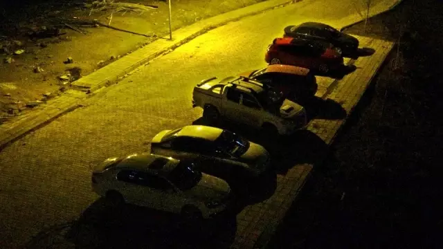 Yüksekova'da 17 günlük tam kısıtlama başladı, sokaklar sessiz kaldı Yüksekova'da 17 günlük tam kısıtlama başladı, sokaklar sessiz kaldı