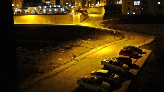 Yüksekova'da 17 günlük tam kısıtlama başladı, sokaklar sessiz kaldı Yüksekova'da 17 günlük tam kısıtlama başladı, sokaklar sessiz kaldı