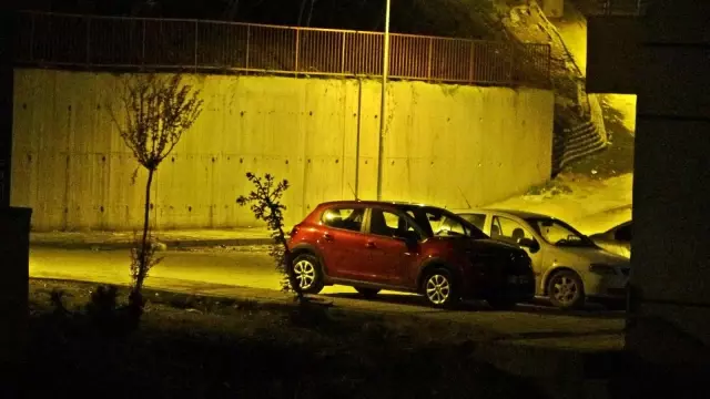 Yüksekova'da 17 günlük tam kısıtlama başladı, sokaklar sessiz kaldı Yüksekova'da 17 günlük tam kısıtlama başladı, sokaklar sessiz kaldı