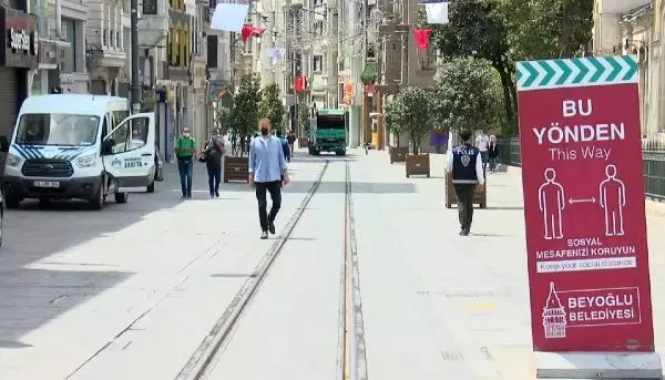 1 MAYIS KUTLAMALARI İÇİN TAKSİM'DE GENİŞ GÜVENLİK ÖNLEMLERİ ALINDI