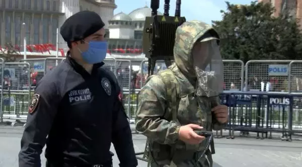1 MAYIS KUTLAMALARI İÇİN TAKSİM'DE GENİŞ GÜVENLİK ÖNLEMLERİ ALINDI