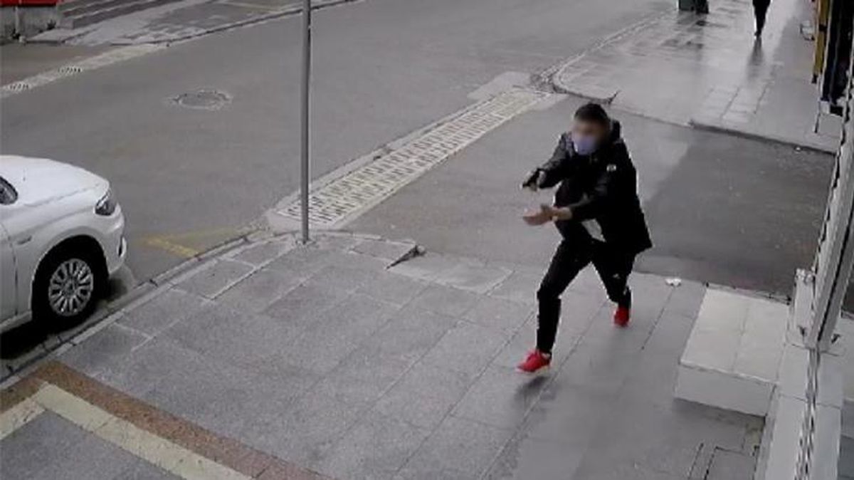 16 yaşındaki genç sokak ortasında iki kişiyi böyle vurdu