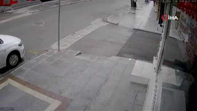 16 yasindaki genc sokak ortasinda iki kisiyi 14103921 o
