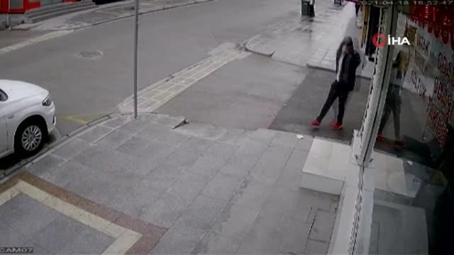 16 yasindaki genc sokak ortasinda iki kisiyi 2 14103921 o