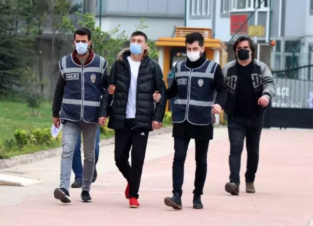 16 yaşındaki genç sokak ortasında iki kişiyi böyle vurdu 16 yaşındaki genç sokak ortasında iki kişiyi böyle vurdu