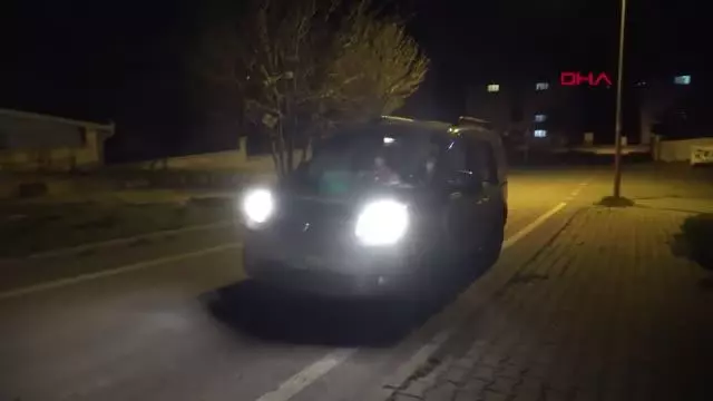 Aç kalan yavruyu, anne kediye Vefa Sosyal Destek ekibi götürdü Aç kalan yavruyu, anne kediye Vefa Sosyal Destek ekibi götürdü
