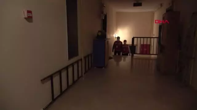 Aç kalan yavruyu, anne kediye Vefa Sosyal Destek ekibi götürdü Aç kalan yavruyu, anne kediye Vefa Sosyal Destek ekibi götürdü