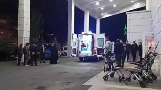 Son dakika haber! AFYONKARAHİSAR - Tabancayla 2 kişiyi yaraladığı öne sürülen zanlı, kalp krizinden öldü Son dakika haber! AFYONKARAHİSAR - Tabancayla 2 kişiyi yaraladığı öne sürülen zanlı, kalp krizinden öldü