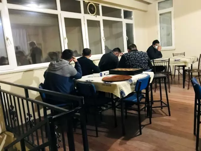 Amatör spor kulübü lokalinde oyun oynayan 17 şahsa ceza yağdı