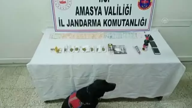 Araçlarında uyuşturucu bulunan 2 kişi tutuklandı Araçlarında uyuşturucu bulunan 2 kişi tutuklandı