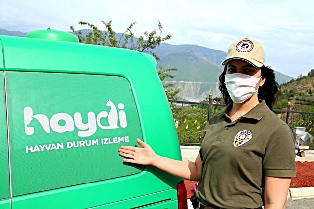 Artvin'de 'tam kapanma' sürecinde sokak hayvanlarına polis ekiplerinden şefkat eli Artvin'de 'tam kapanma' sürecinde sokak hayvanlarına polis ekiplerinden şefkat eli