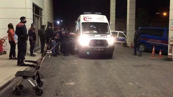 Baba-oğul akrabalarını silahla yaralayan kişi, kalp krizi geçirip, öldü Baba-oğul akrabalarını silahla yaralayan kişi, kalp krizi geçirip, öldü