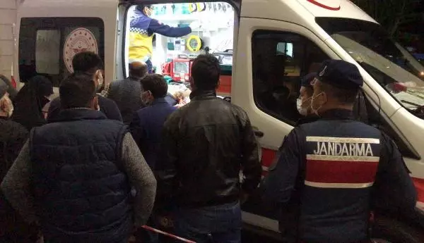Baba-oğul akrabalarını silahla yaralayan kişi, kalp krizi geçirip, öldü Baba-oğul akrabalarını silahla yaralayan kişi, kalp krizi geçirip, öldü