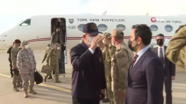 Bakan Akar, Pençe-Şimşek operasyonunun sevk ve idare edildiği Şırnak'ta Bakan Akar, Pençe-Şimşek operasyonunun sevk ve idare edildiği Şırnak'ta