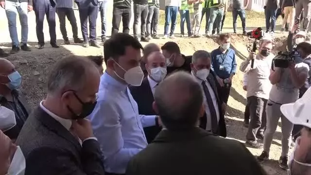 Bakan Kurum, depremin merkez üssü Sivrice'de inceleme yaptı Bakan Kurum, depremin merkez üssü Sivrice'de inceleme yaptı