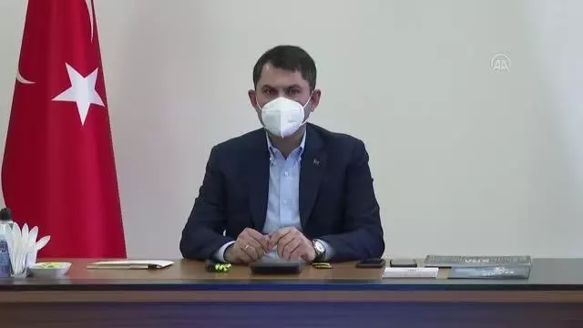 Bakan Kurum, Sivrice'de TOKİ tarafından depremzedeler için yapılan konutlarda incelemelerde bulundu Bakan Kurum, Sivrice'de TOKİ tarafından depremzedeler için yapılan konutlarda incelemelerde bulundu
