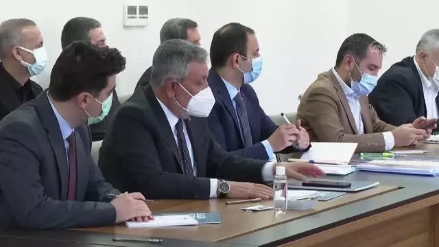 Bakan Kurum, Sivrice'de TOKİ tarafından depremzedeler için yapılan konutlarda incelemelerde bulundu Bakan Kurum, Sivrice'de TOKİ tarafından depremzedeler için yapılan konutlarda incelemelerde bulundu