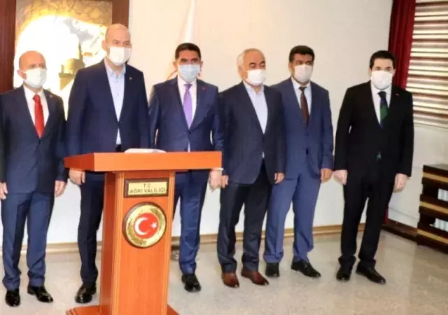 Bakan Soylu: 'Vatandaşlarımız büyük oranda kurallara uyuyor' Bakan Soylu: 'Vatandaşlarımız büyük oranda kurallara uyuyor'