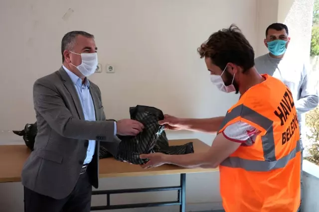 Havza Belediye Başkanı Özdemir'den işçilere 1 Mayıs kutlaması ziyareti