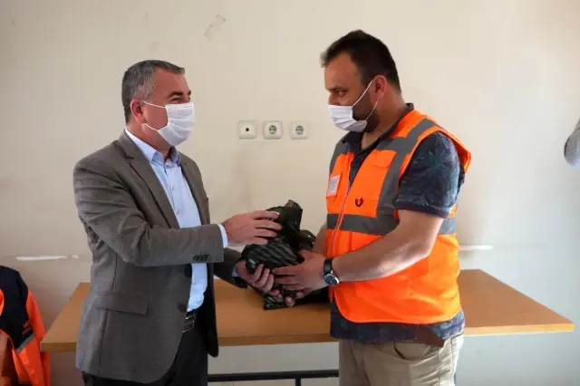 Havza Belediye Başkanı Özdemir'den işçilere 1 Mayıs kutlaması ziyareti