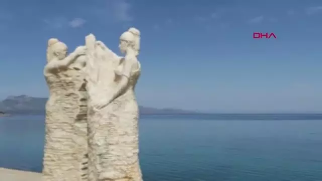 DATÇA'DA YASAĞA RAĞMEN DENİZE GİRENLERE CEZA KESİLDİ DATÇA'DA YASAĞA RAĞMEN DENİZE GİRENLERE CEZA KESİLDİ