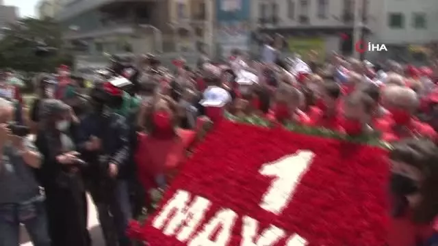 DİSK Cumhuriyet Anıtı'na çelenk bıraktı