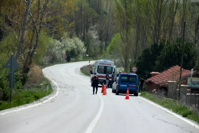 Traktörün ahır duvarına çarpması sonucu 2 kişi yaralandı Traktörün ahır duvarına çarpması sonucu 2 kişi yaralandı