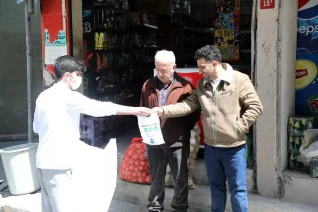 Eyüpsultan Belediyesi'nden ağızları tatlandıran bayram hediyesi Eyüpsultan Belediyesi'nden ağızları tatlandıran bayram hediyesi