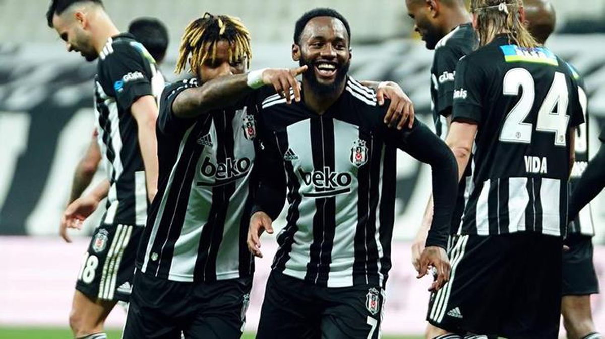 Fenerbahçe ve Galatasaray taraftarlarının Beşiktaş'ı tebrik ettiği paylaşımlar sosyal medyaya damga vurdu