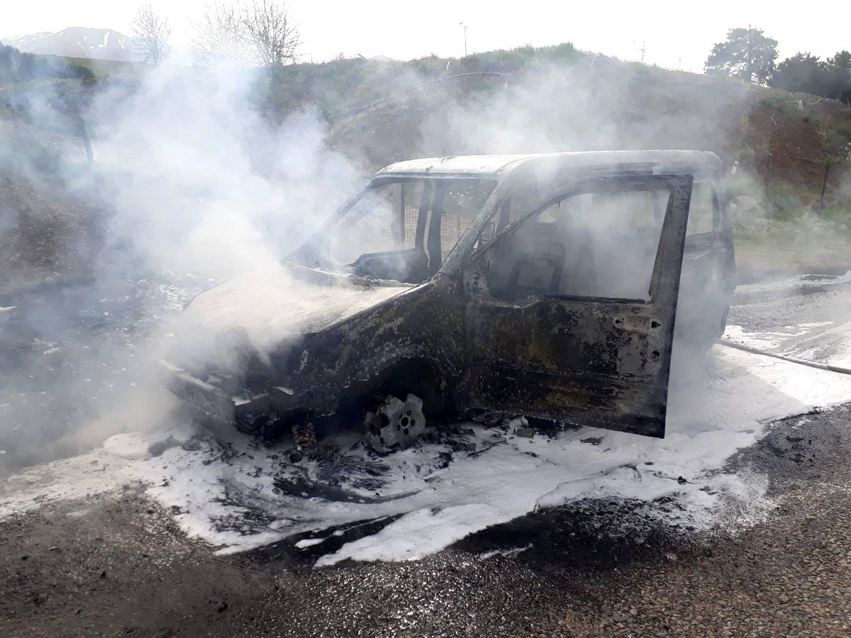 Filyasyon ekibinin bulunduğu araç alev aldı, 4 kişi ölümden döndü