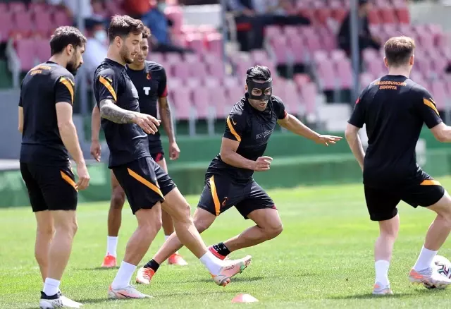 Galatasaray'da kamp kadrosu açıklandı Galatasaray'da kamp kadrosu açıklandı