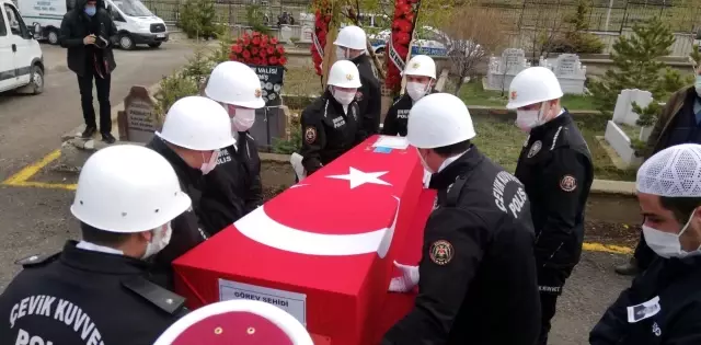 Görev şehidi İnfaz ve Koruma Memuru Soner Hayta memleketi Erzurum'da son yolculuğuna uğurlandı