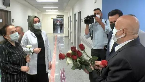 HAK-İŞ GENEL BAŞKANINDAN, SAĞLIK ÇALIŞANLARINA KARANFİL