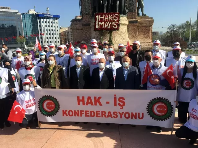 HAK-İŞ, TAKSİM CUMHURİYET ANITI'NA ÇELENK BIRAKTI -2