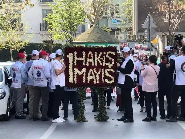 HAK-İŞ, TAKSİM CUMHURİYET ANITI'NA ÇELENK BIRAKTI -2 HAK-İŞ, TAKSİM CUMHURİYET ANITI'NA ÇELENK BIRAKTI -2