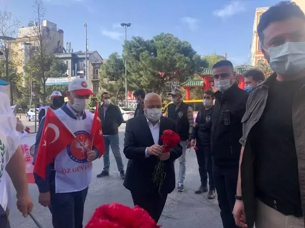 HAK-İŞ, TAKSİM CUMHURİYET ANITI'NA ÇELENK BIRAKTI -2