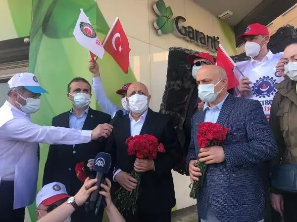 HAK-İŞ, TAKSİM CUMHURİYET ANITI'NA ÇELENK BIRAKTI -2
