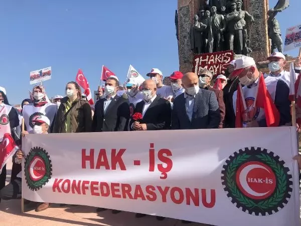 HAK-İŞ, TAKSİM CUMHURİYET ANITI'NA ÇELENK BIRAKTI -2